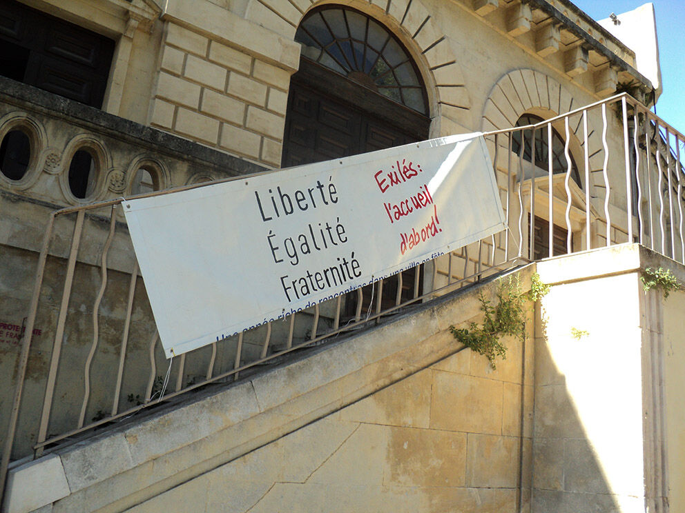 Bannière Exilés Temple d'Arles